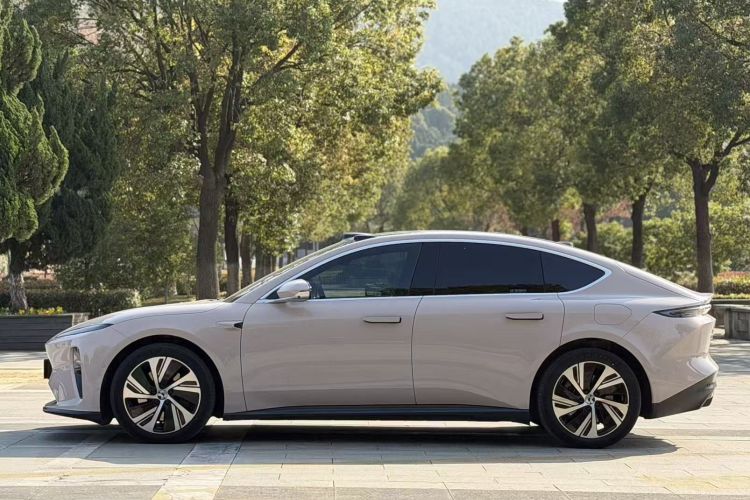 蔚来ET5 2022款 75kWh车身外观4