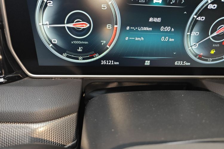 红旗HS5 2022款 2.0T 智联旗享版中控内饰15