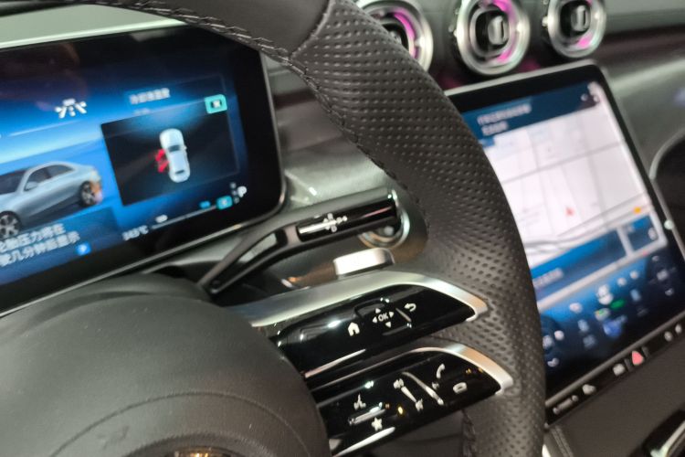 奔驰C级 2024款 改款 C 260 L 皓夜运动版中控内饰18