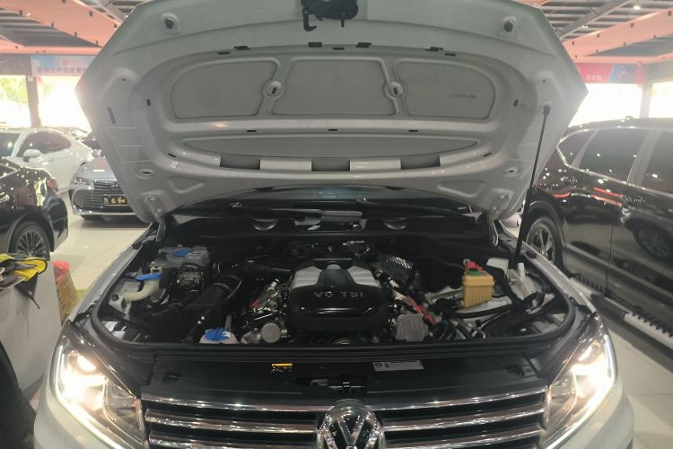 大众 途锐  3.0TSI 标配型机舱底盘24