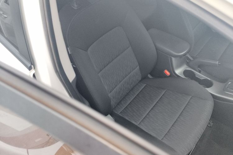 起亚K3 2013款 1.6L 自动GL局部细节41