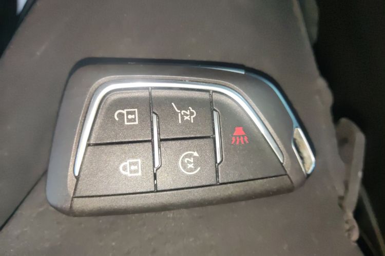 凯迪拉克XT4 2024款 28T 两驱豪华型中控内饰11