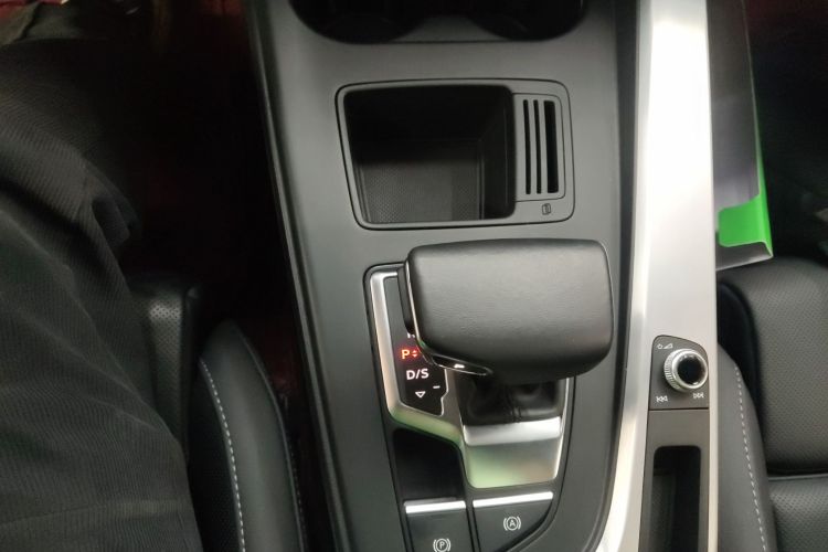 奥迪A4L 2024款 40 TFSI 时尚动感型中控内饰18