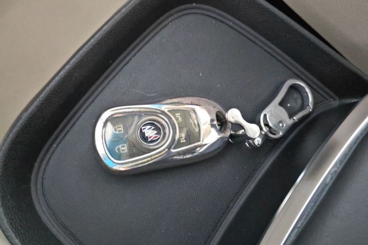 别克GL8 2022款 Avenir艾维亚 七座亲礼版中控内饰7001