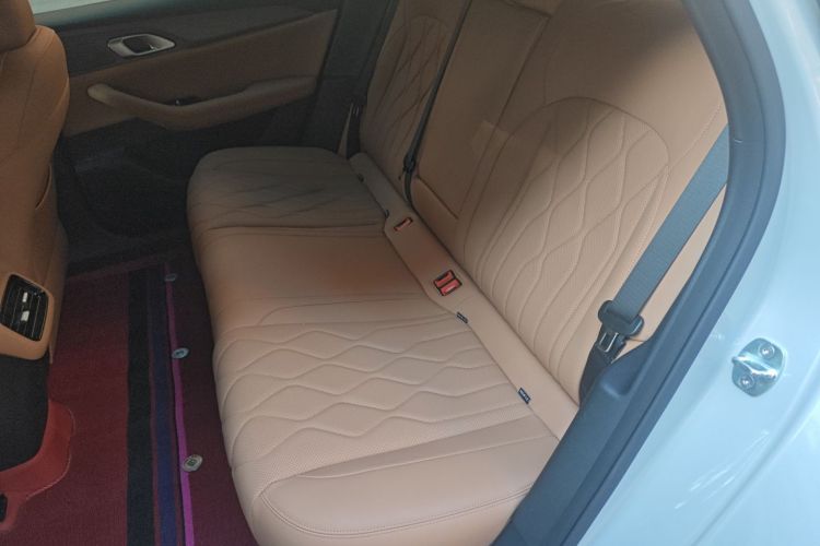 吉利银河 银河A7 2025款 EM-i 70km 豪享版中控内饰7004