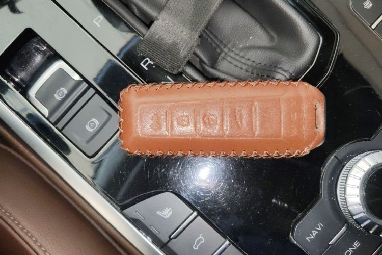 魏牌 VV7 2017款 2.0T 旗舰型中控内饰7001