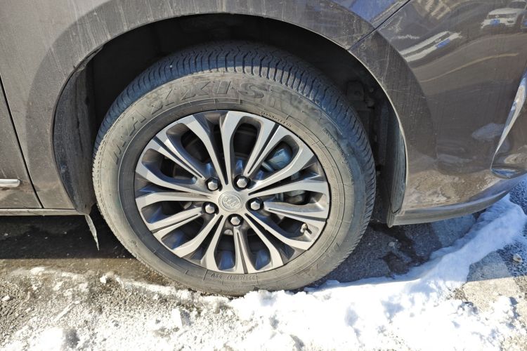 别克GL8 2022款 陆上公务舱 652T 豪华型车身外观10