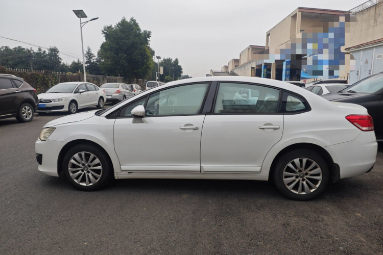 雪铁龙 世嘉 2013款 三厢 1.6L 自动品尚型车身外观4