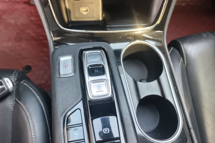 现代 胜达 2019款 380 TGDi DLX 自动两驱智尊版 国V局部细节18