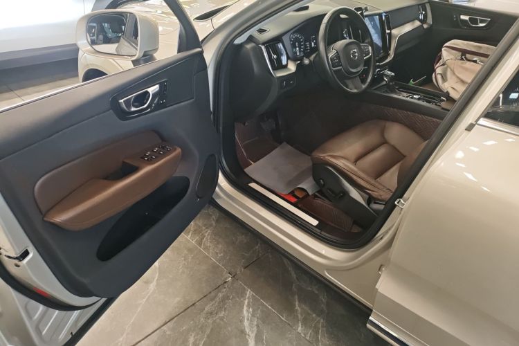 沃尔沃XC60 2021款 T5 四驱智逸豪华版中控内饰20