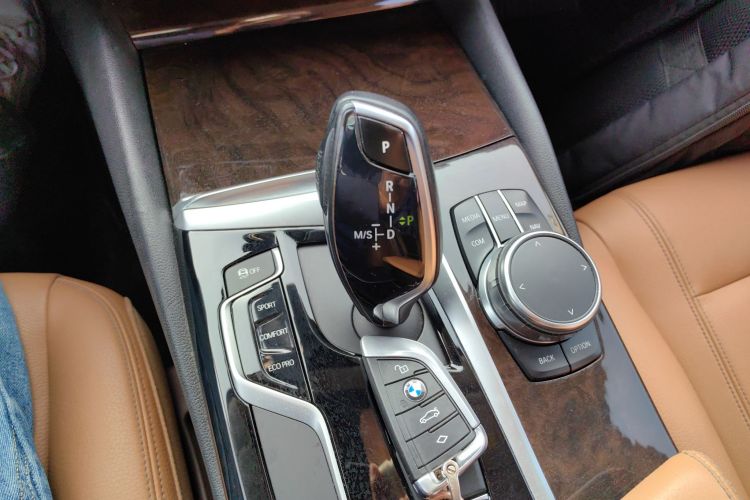 宝马5系 2018款 528Li 上市特别版中控内饰18