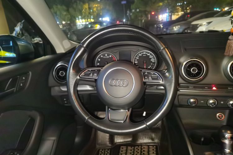 奥迪A3 2016款 Sportback 35 TFSI 领英型中控内饰13