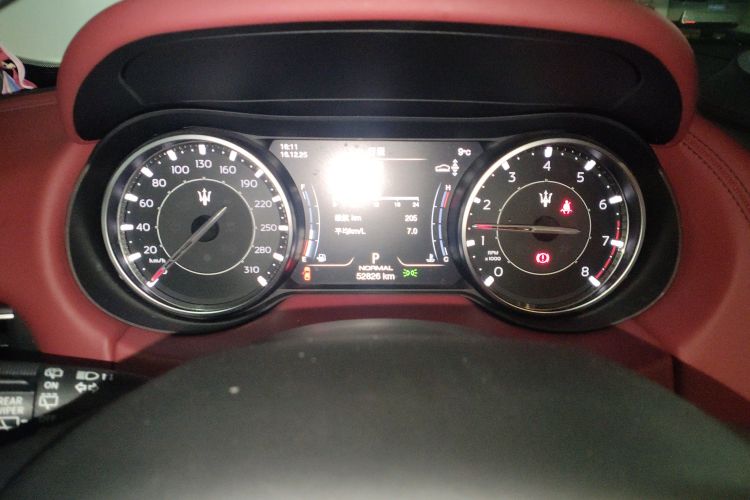 玛莎拉蒂 Levante 2022款 3.0T Modena中控内饰14