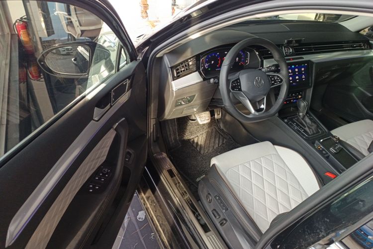 大众 迈腾 2023款 200万辆纪念版 380TSI DSG旗舰型中控内饰7003