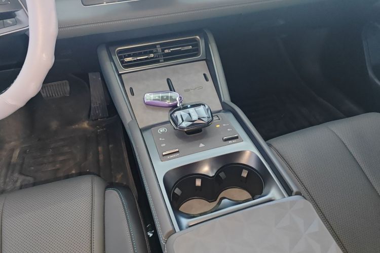 比亚迪 秦L 2024款 DM-i 120KM超越型局部细节18