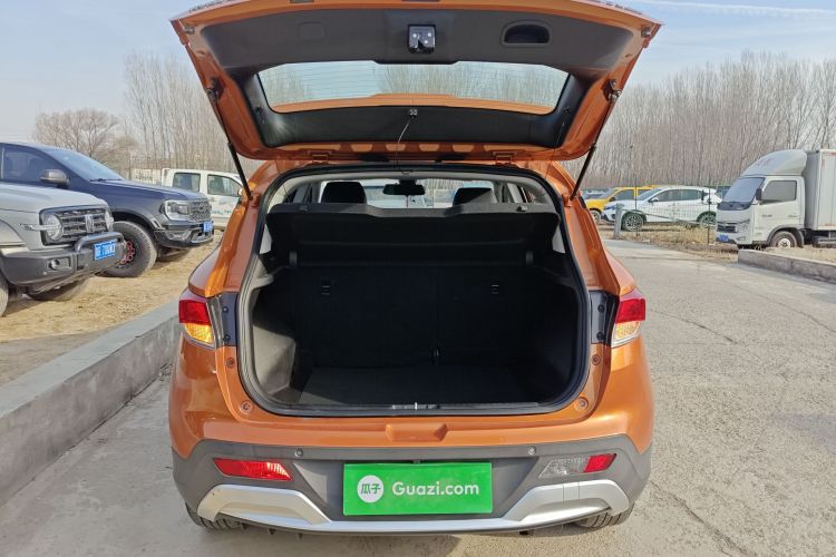 东南DX3 2018款 1.5L 手动尊贵型机舱底盘23