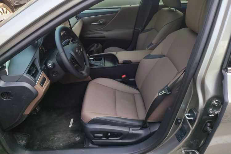 雷克萨斯ES 2025款 200 臻享版中控内饰19