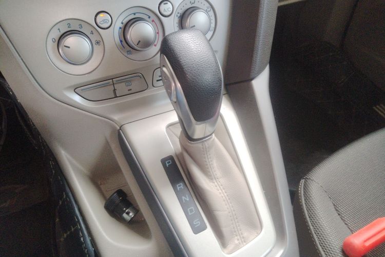 福特 福克斯 2012款 三厢 1.6L 自动舒适型局部细节18