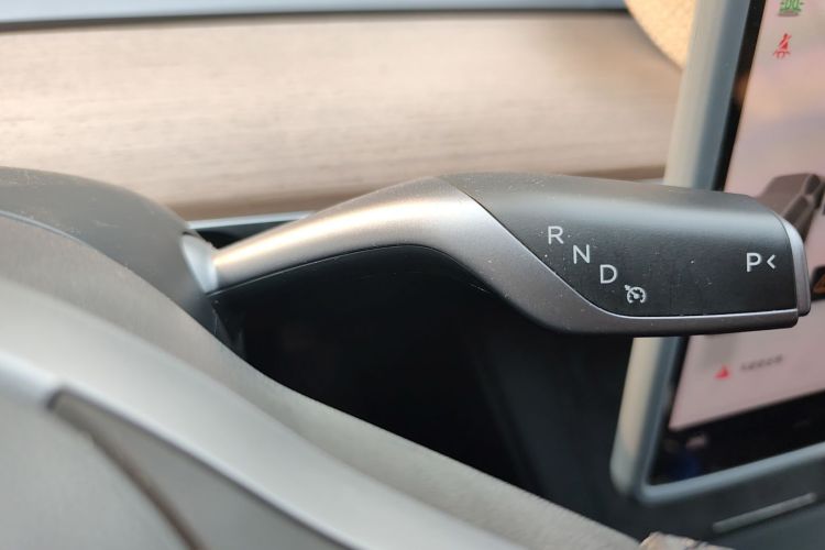 特斯拉 Model 3 2022款 后轮驱动版中控内饰18