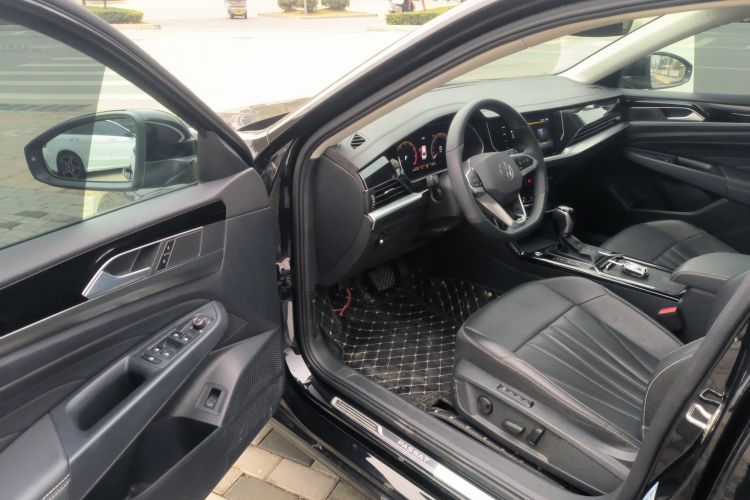 大众 帕萨特 2025款 出众款 380TSI 龙腾版中控内饰20