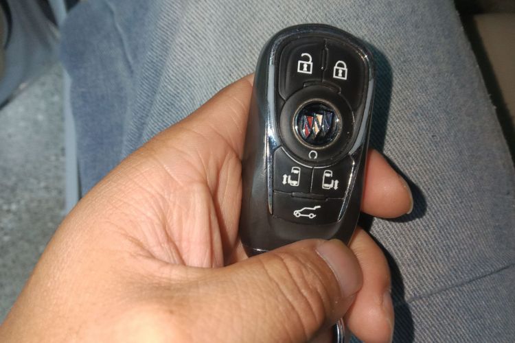 别克GL8 2022款 ES陆尊 653T 智慧旗舰型中控内饰11