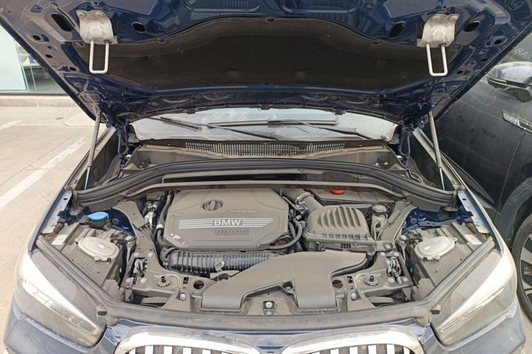 宝马X1 2022款 sDrive25Li 领先型机舱底盘24