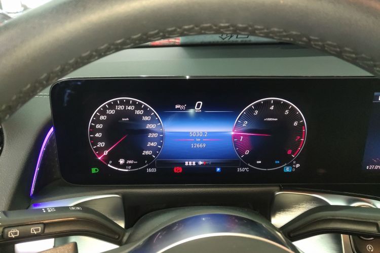 奔驰GLB 2024款 GLB 220 动感型中控内饰14