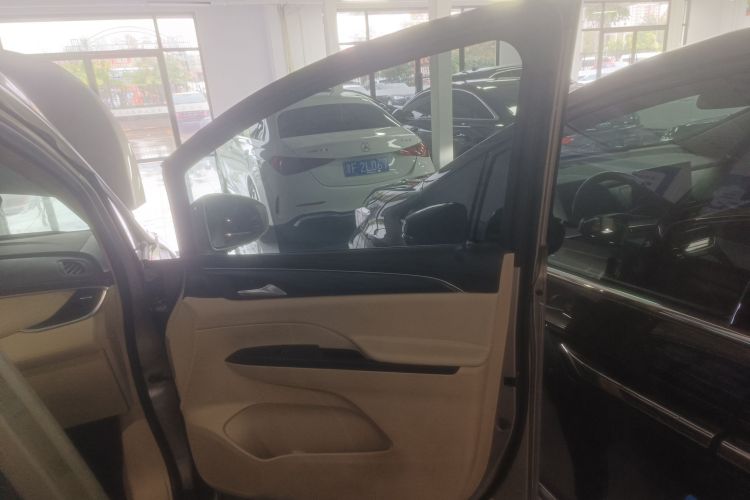 别克GL8 2023款 ES陆尊 尊享型中控内饰42