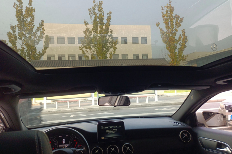 奔驰A级(进口) 2017款 A 200 动感型局部细节22