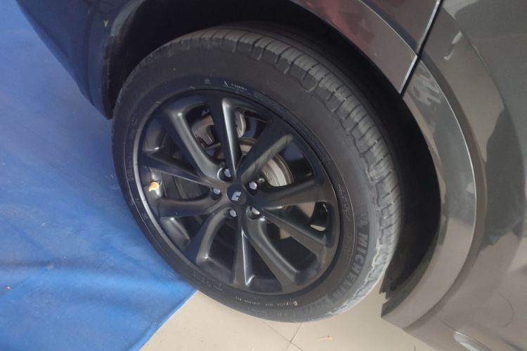 理想汽车 理想ONE 2021款 增程6座版车身外观6008