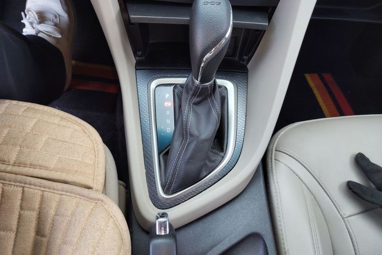 别克 英朗 2019款 15T 双离合互联精英型 国VI中控内饰18