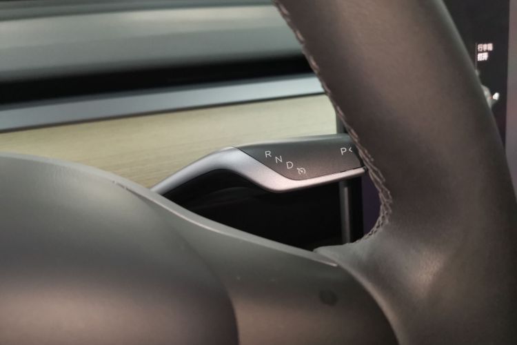 特斯拉 Model Y 2022款 改款 后轮驱动版中控内饰18