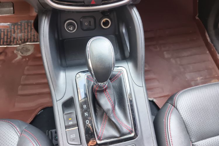 长安CS75 2016款 1.8T 自动精英型 国V局部细节18