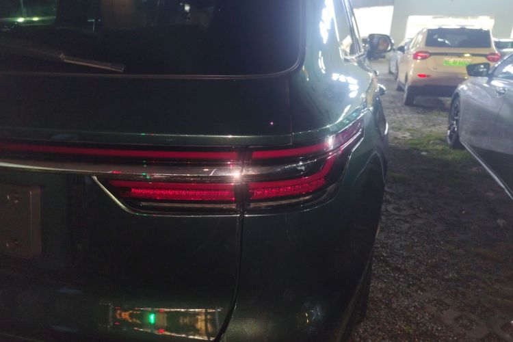 理想汽车 理想ONE 2021款 增程6座版车身外观9