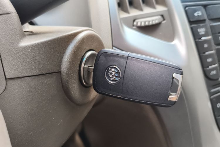 别克 英朗 2013款 GT 1.6L 手动进取版中控内饰11