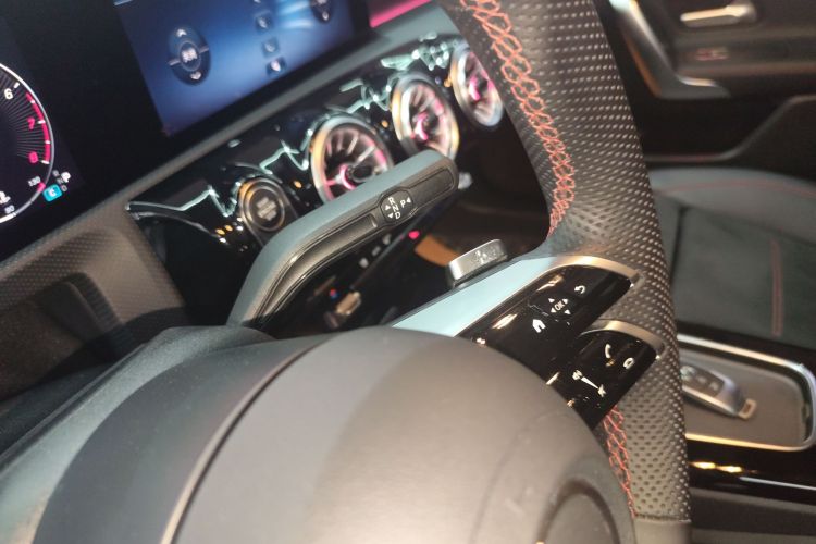 奔驰A级 2024款 改款 A 200 L 时尚型中控内饰18