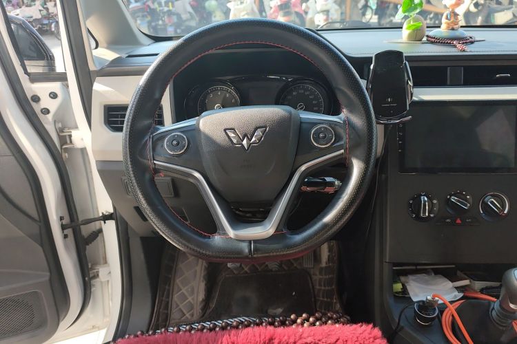 五菱汽车 五菱宏光PLUS 2019款 1.5T 手动舒适型 7座中控内饰13