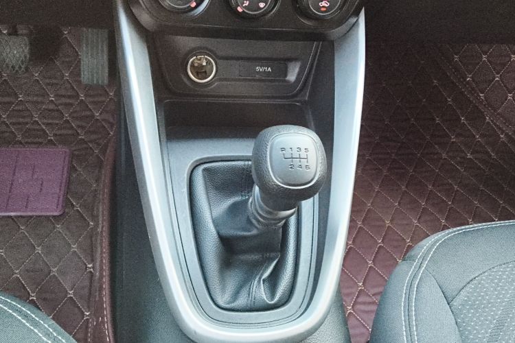 宝骏510 2019款 1.5L 手动劲享型77kW 国VI中控内饰18