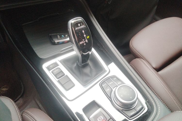 宝马1系 2022款 120i M运动曜夜版局部细节18