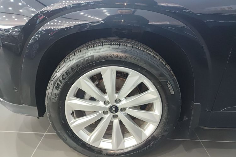 奥迪Q6 2024款 45 TFSI quattro 齐云型 羽林套装 7座车身外观6007