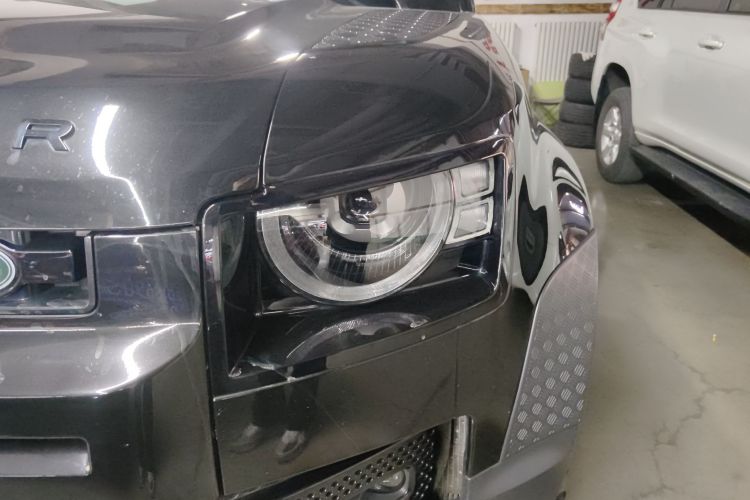 路虎卫士 2023款 改款 110 3.0T P400 暗黑特别版局部细节36