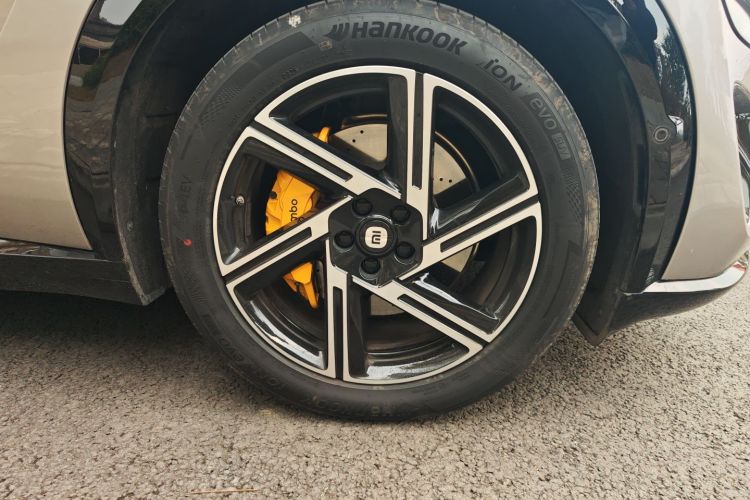 小米汽车 小米YU7 2025款 超长续航高性能四驱Max版车身外观10