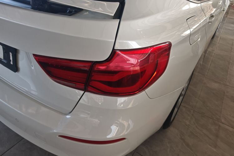 宝马3系GT 2018款 320i 时尚型车身外观9