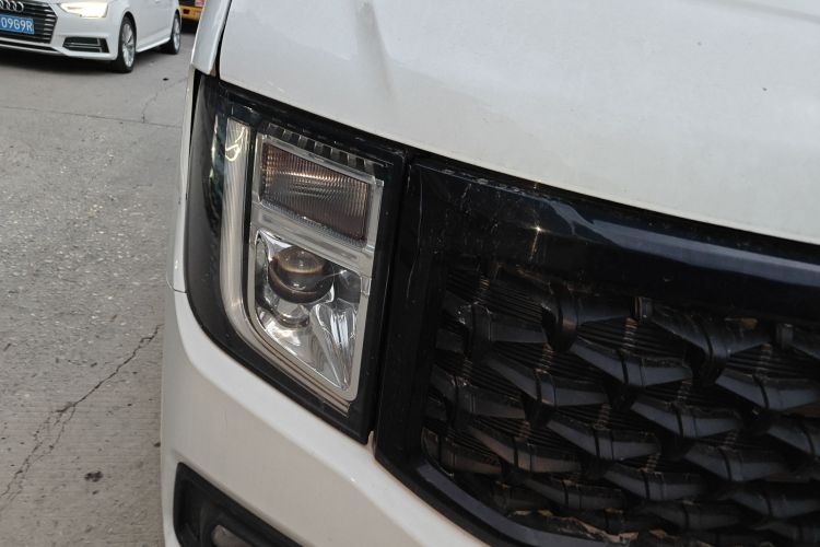 江铃福顺 2023款 2.0T 手动短轴中顶商运型多功能乘用车5座车身外观8