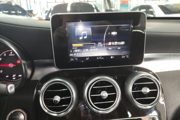 奔驰GLC 2017款 GLC 260 4MATIC 豪华型中控内饰16