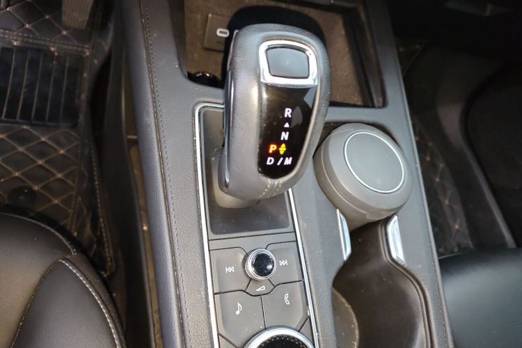 凯迪拉克XT4 2018款 28T 两驱技术型中控内饰18