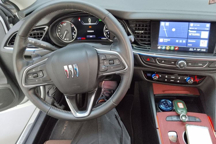 别克 君威 2024款 28T 纵享版中控内饰12