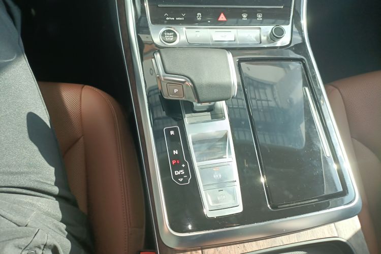 奥迪Q7 2023款 45 TFSI quattro S line运动型局部细节18