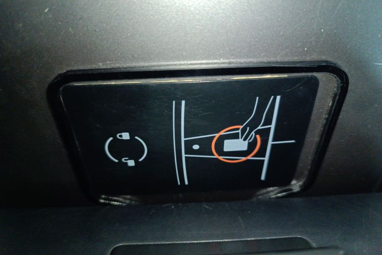 特斯拉 Model 3 2021款 标准续航后驱升级版中控内饰11