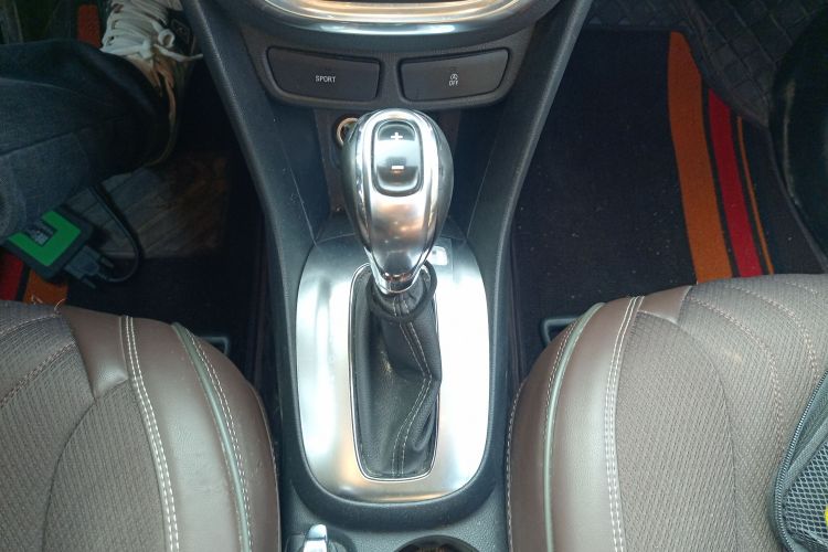 别克 昂科拉 2015款 1.4T 自动两驱都市精英型中控内饰18